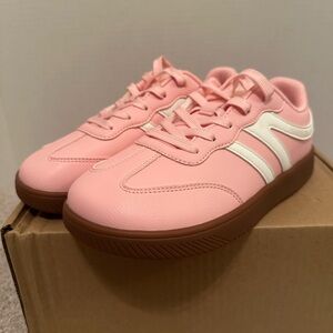 Hobibear Women's Pink Sneakers with White Accents, size 6, New in Box